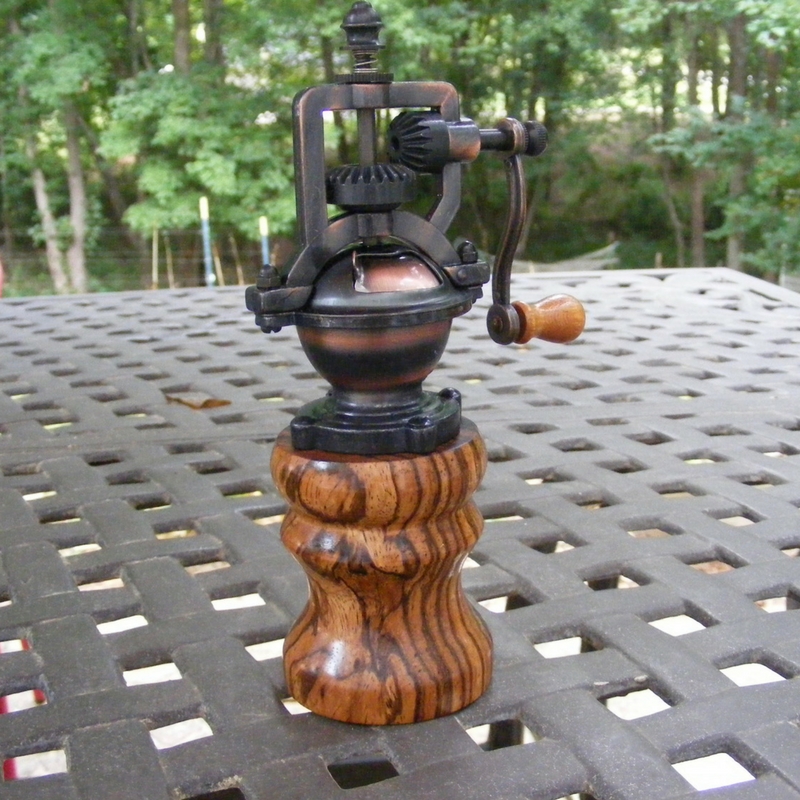 Old Vintage Pepper Mill Wooden Manual Mill Vintage Grinder 