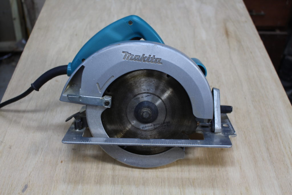 handling circular saw kickback