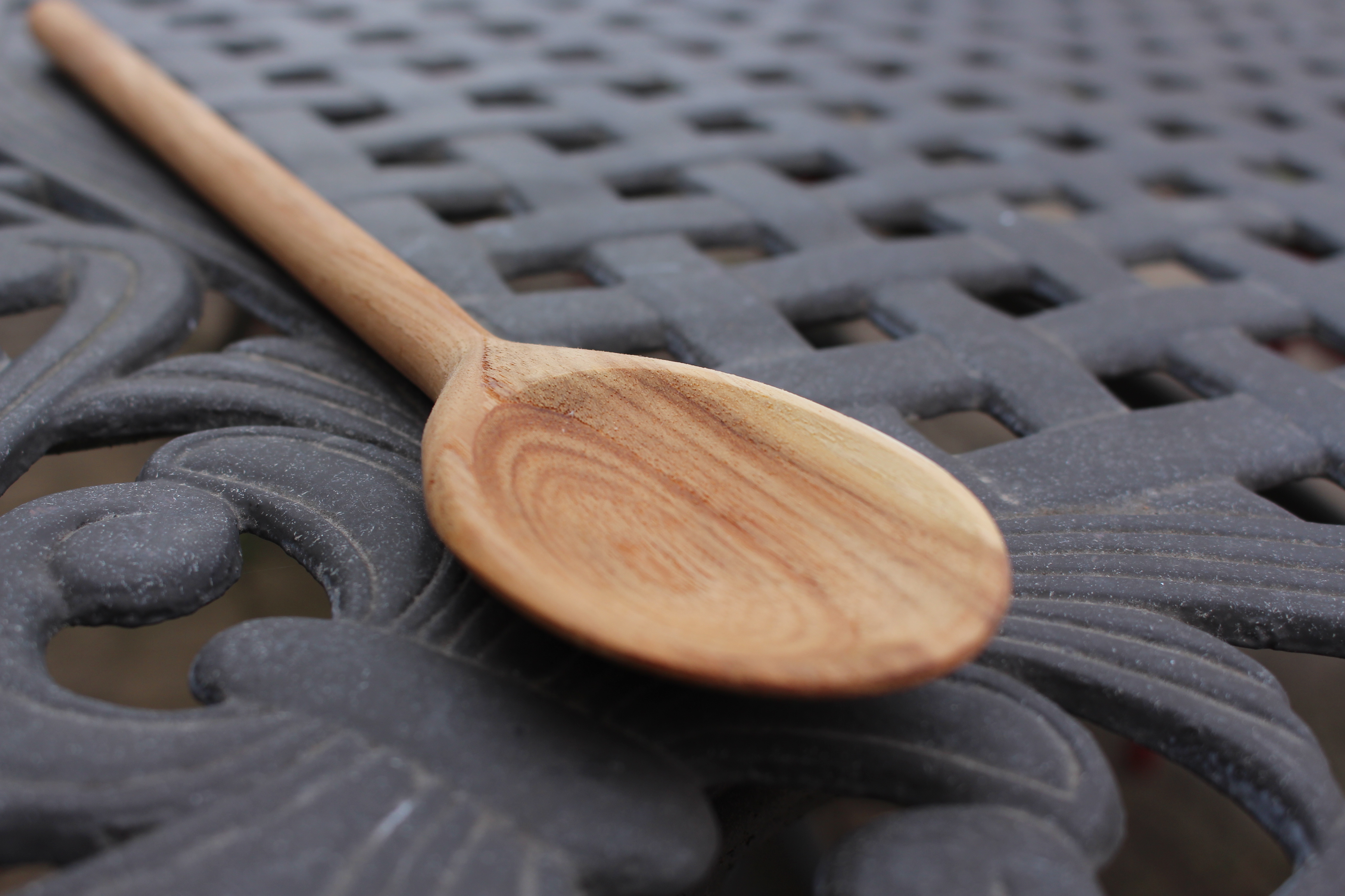 Throw Away Cracked Wooden Cutting Boards and Spoons