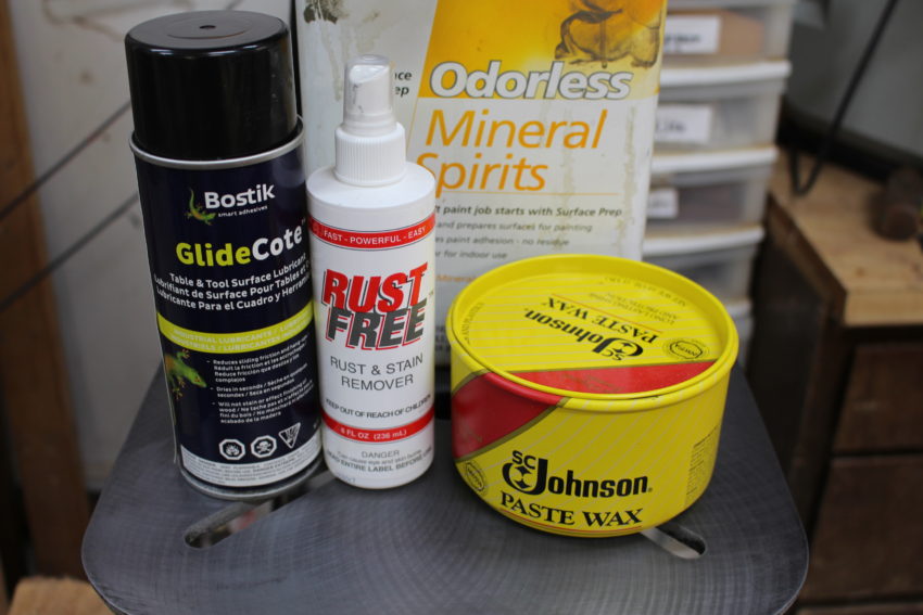 How to Use Paste Wax to Lubricate a Table Saw